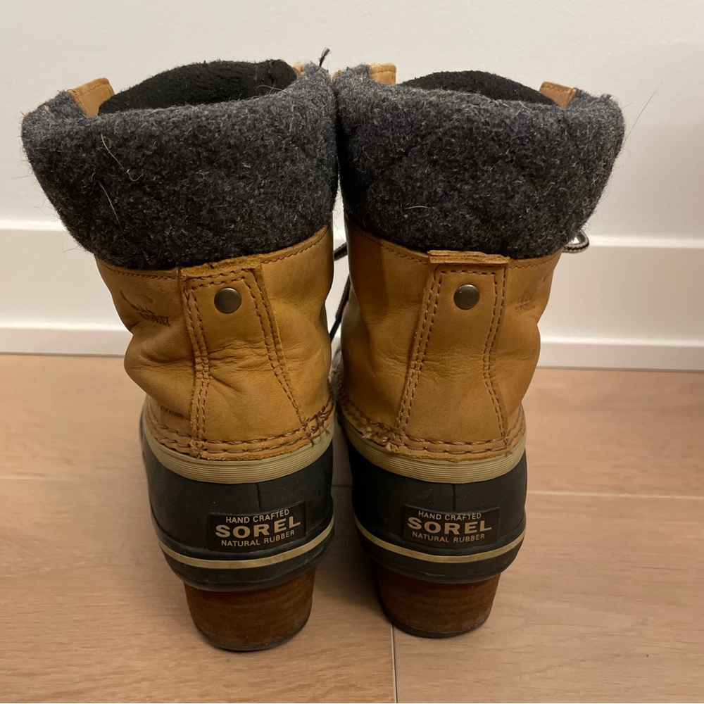 🎊HOST PICK🎊 SOREL Tan and Black Winter Boots - Picture 3 of 9